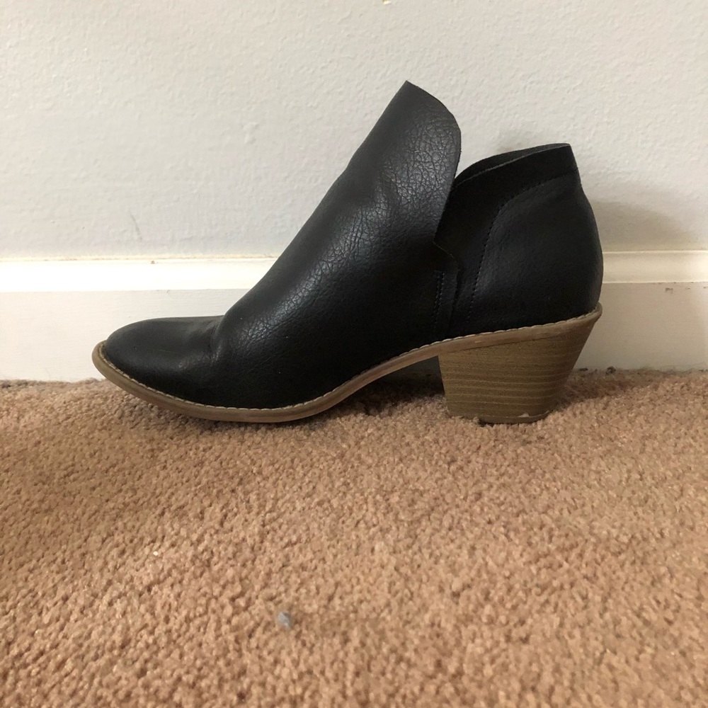Universal Thread Booties : Size 9.5 - Picture 2 of 5